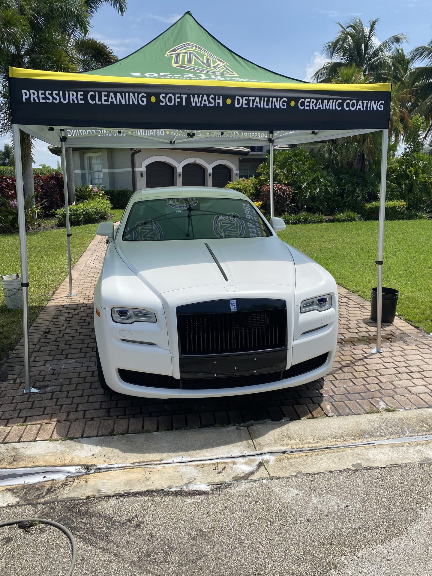 White Rolls-Royce detailed under the TNA service tent