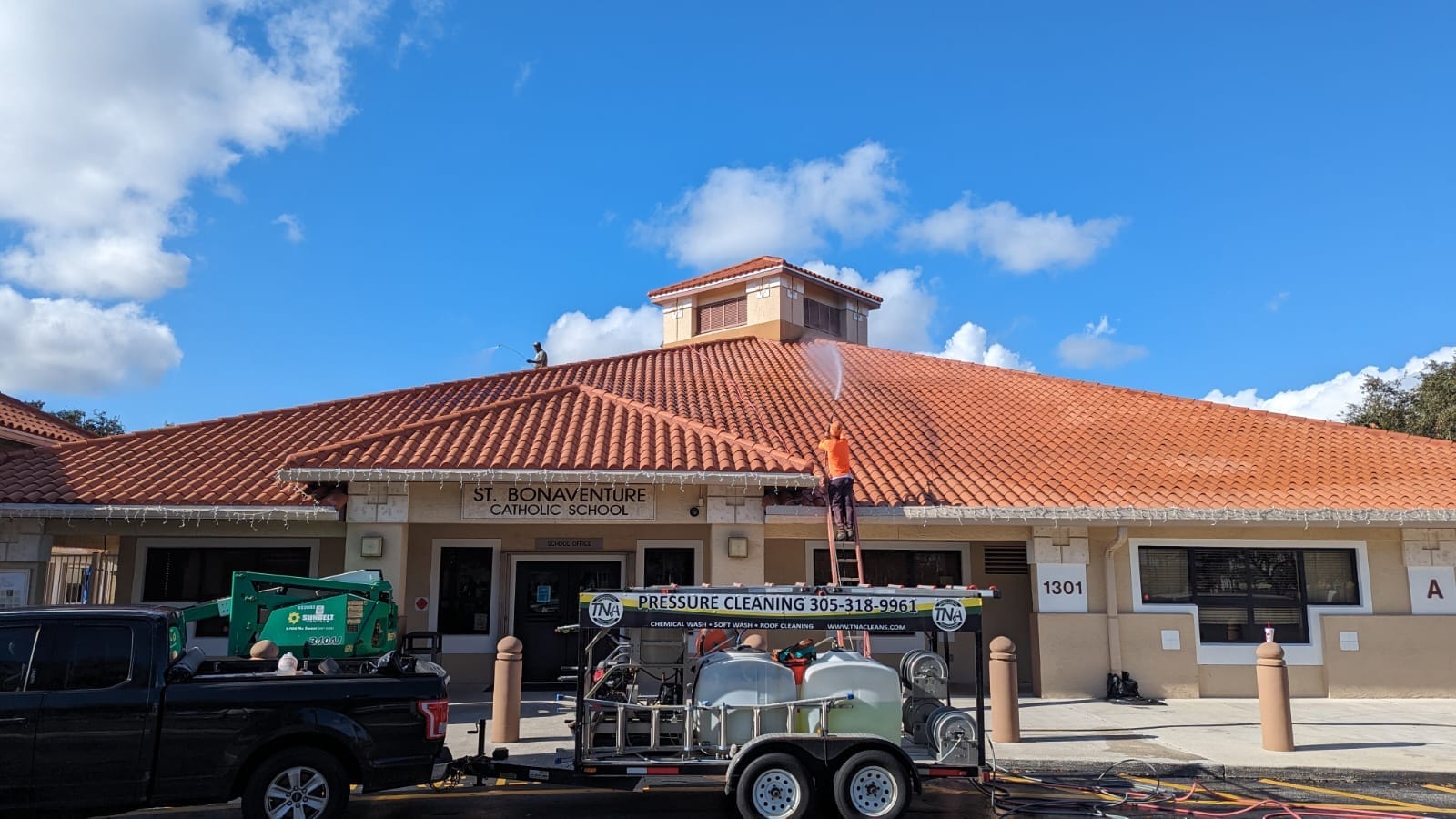 Dramatic commercial roof cleaning results at a school