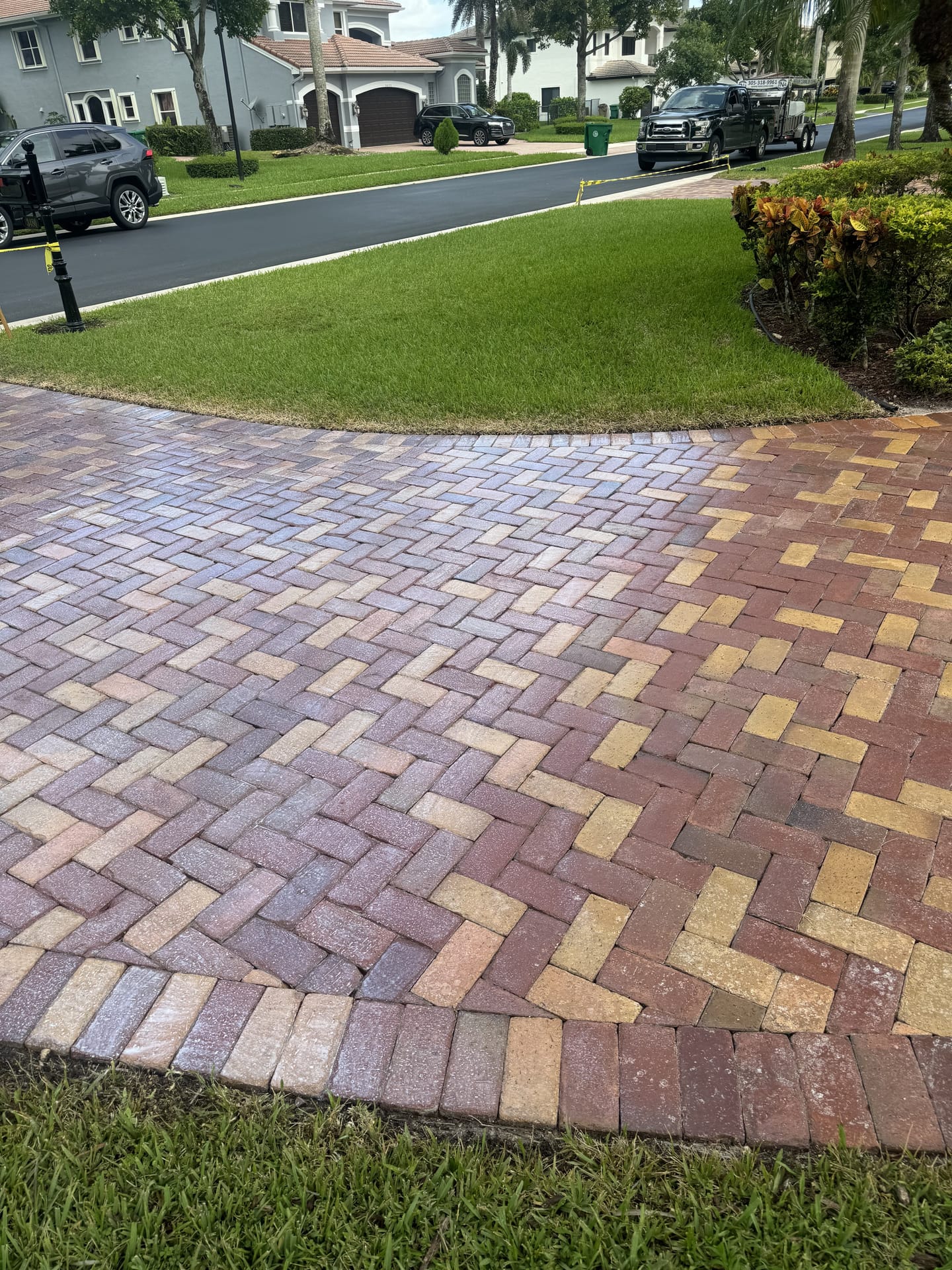 Paver driveway before and after — cleaning and sealing